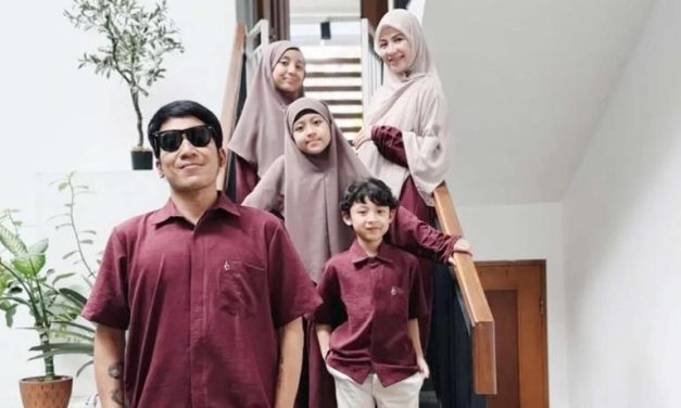 Desta Dan Natasha Rizky: Doa Rujuk Rayakan Lebaran Bersama