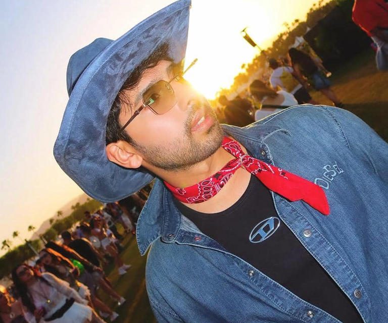 Armaan Malik Jadi Sorotan Dengan Gaya Koboi Di Coachella