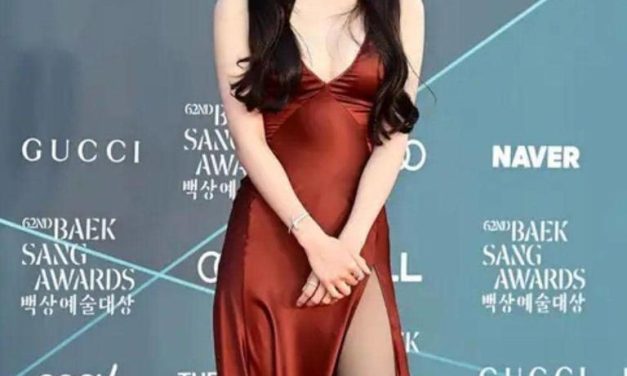 Mun Ka-Young Di Baeksang 2026: Gaun Merah Memikat Mata