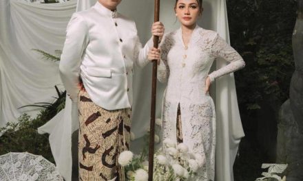 Kilau Cinta Muda: Foto Prewedding Aksa Uyun & Yosika Ayumi