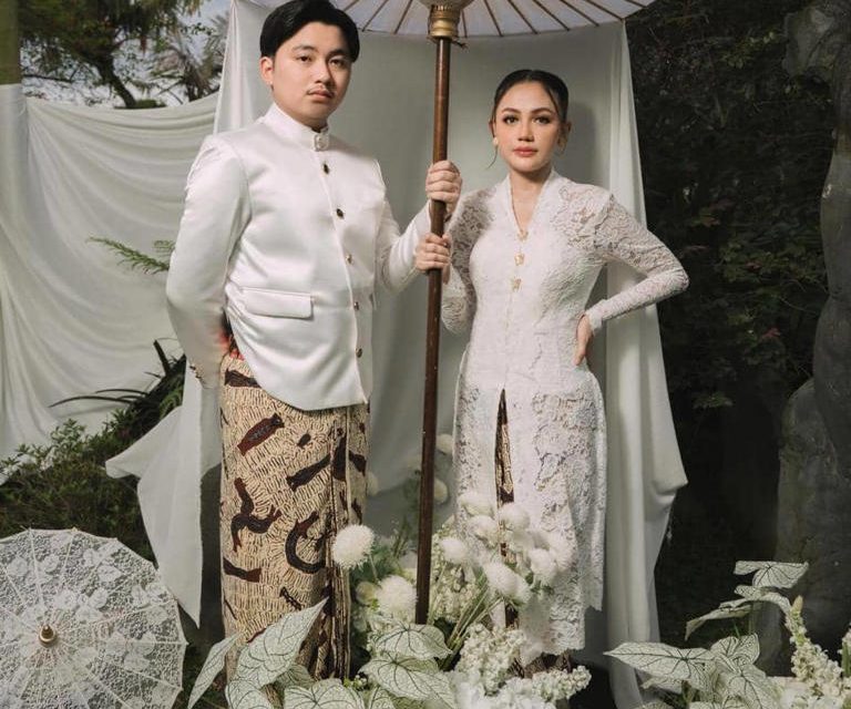 Kilau Cinta Muda: Foto Prewedding Aksa Uyun & Yosika Ayumi