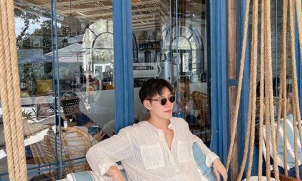 Santai Elegan! Inspirasi Outfit Pantai Ala Poppy Ratchapong