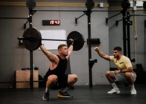 Rahasia Fitness Pria: Lebih Baik Latihan Pagi Atau Malam?