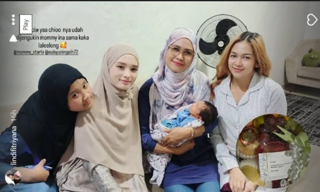 Di Balik Kedamaian, Kisah Inara Rusli Dan Lindi Fitriyana