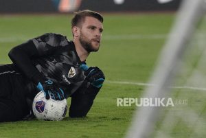 Ajax Menang! Maarten Paes Dan Nathan Tjoe-A-On Jadi Sorotan