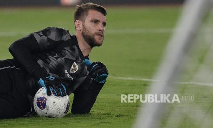 Ajax Menang! Maarten Paes Dan Nathan Tjoe-A-On Jadi Sorotan
