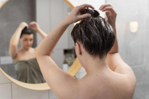 Tanpa Di Sadari! Kebiasaan Ini Ternyata Memicu Rambut Rontok