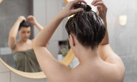 Tanpa Di Sadari! Kebiasaan Ini Ternyata Memicu Rambut Rontok