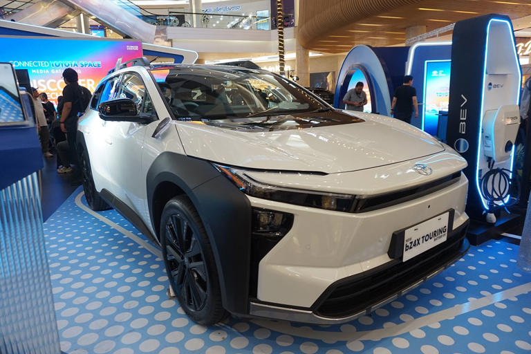 Teknologi Makin Canggih! Toyota bZ4X Touring Punya Layar 14 Inci